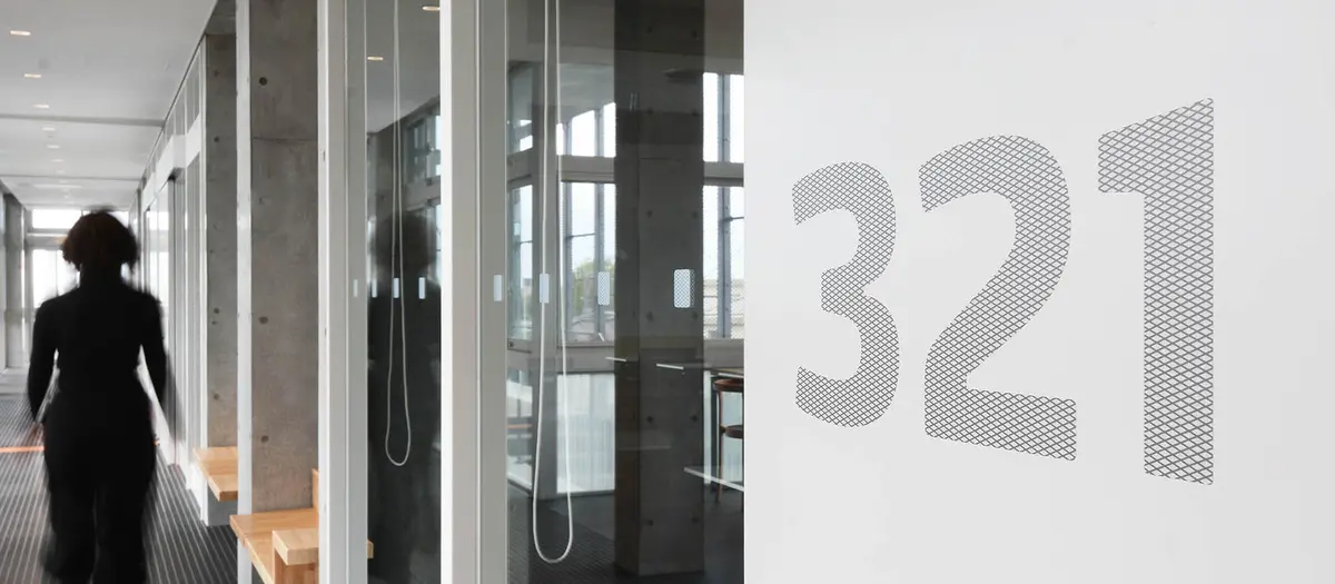 横浜商科大学 開学50周年記念館