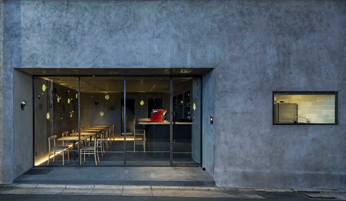 B – restaurant & wine bar –