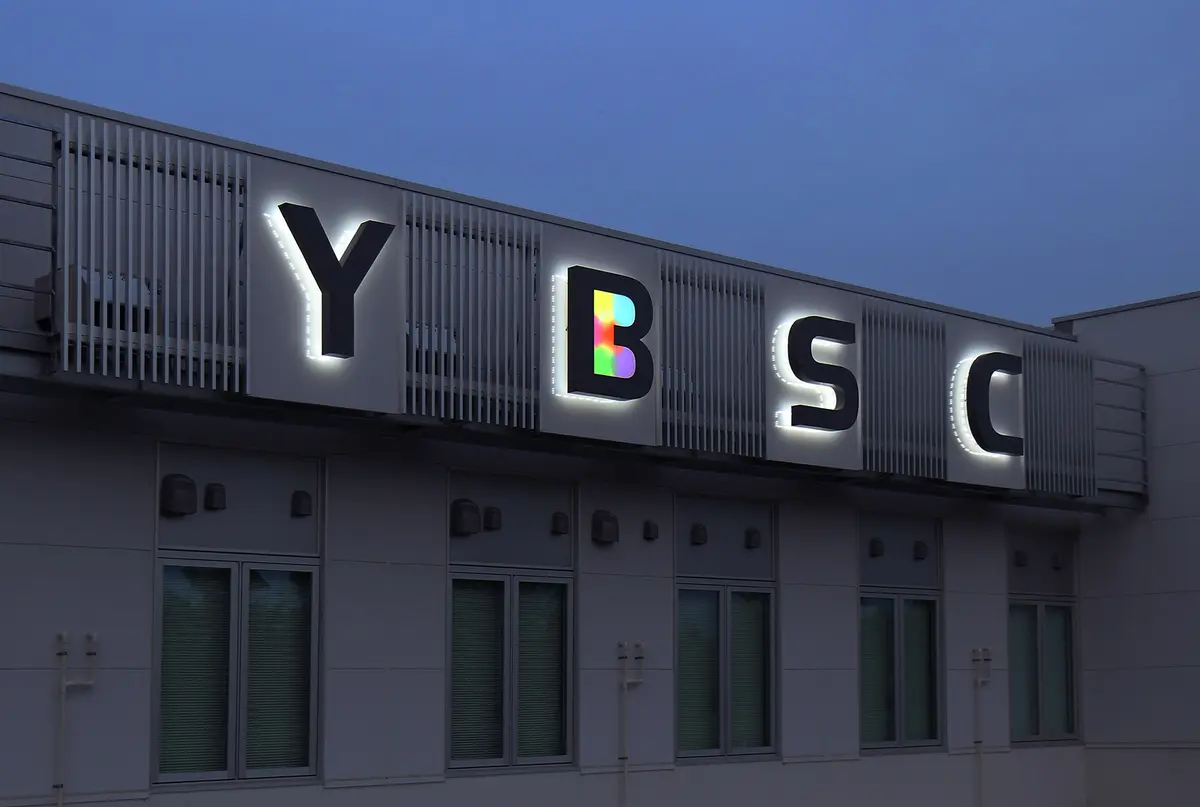 有機ELを光源としたチャンネル文字の開発