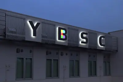 有機ELを光源としたチャンネル文字の開発