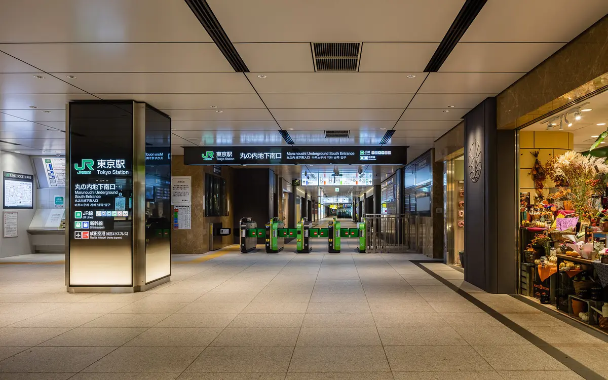 東京駅丸の内地下・案内サイン