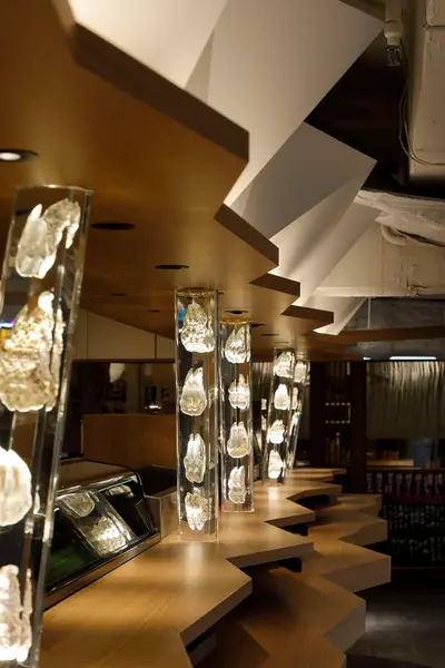 牡蠣とワイン　立喰い　すしまる　天王寺ＭＩＯ店