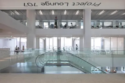 武庫川女子大学経営学部棟アドレスサイン