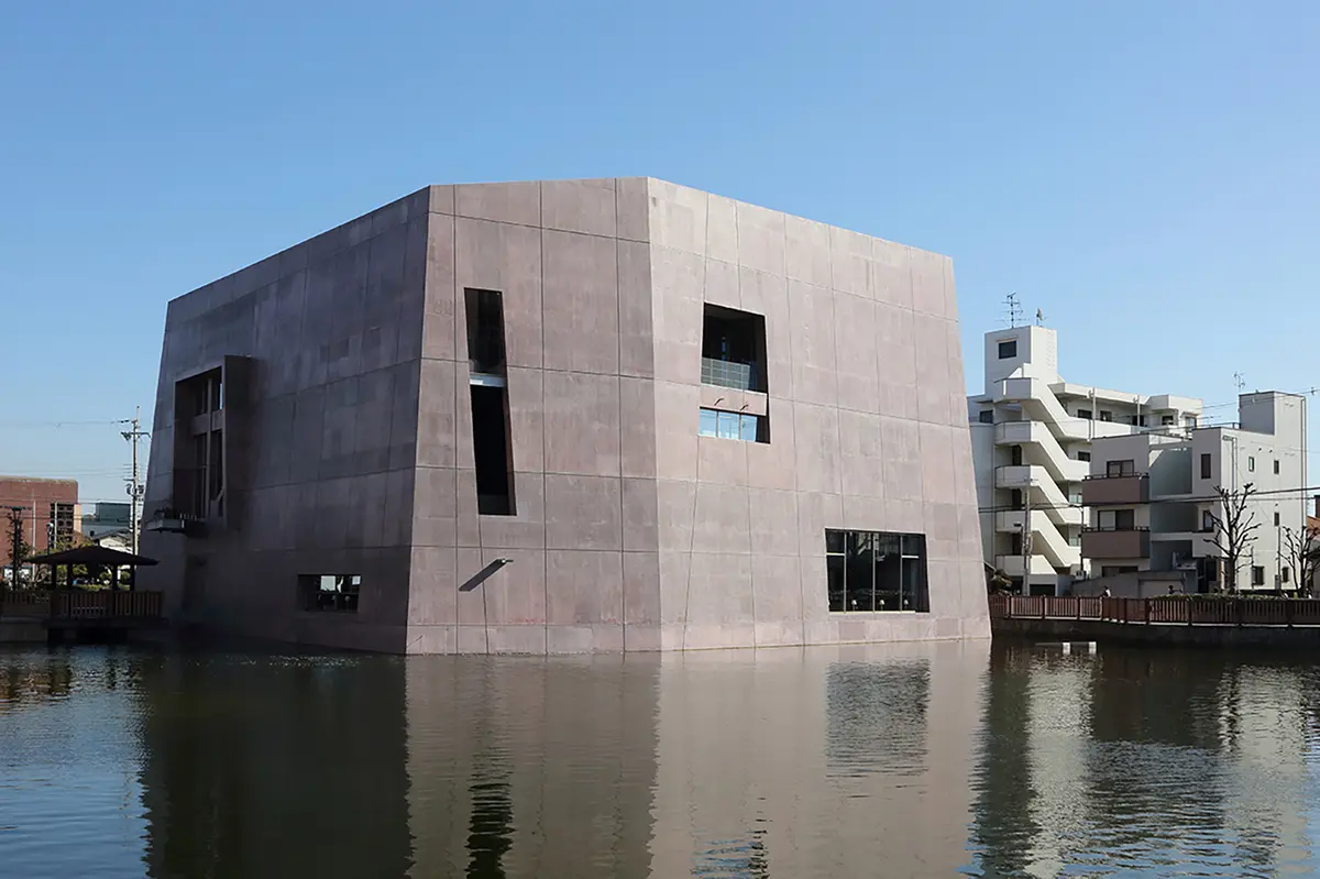 読書の森　松原図書館