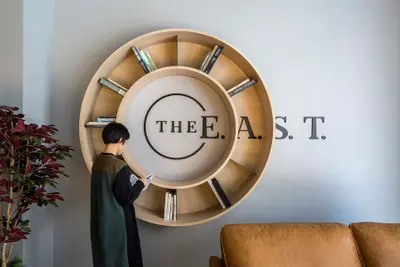 ＴＨＥ　Ｅ．Ａ．Ｓ．Ｔ．