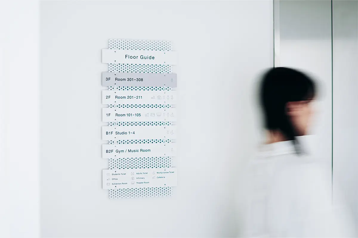 アオバジャパン・インターナショナルスクール 文京キャンパス サインデザイン