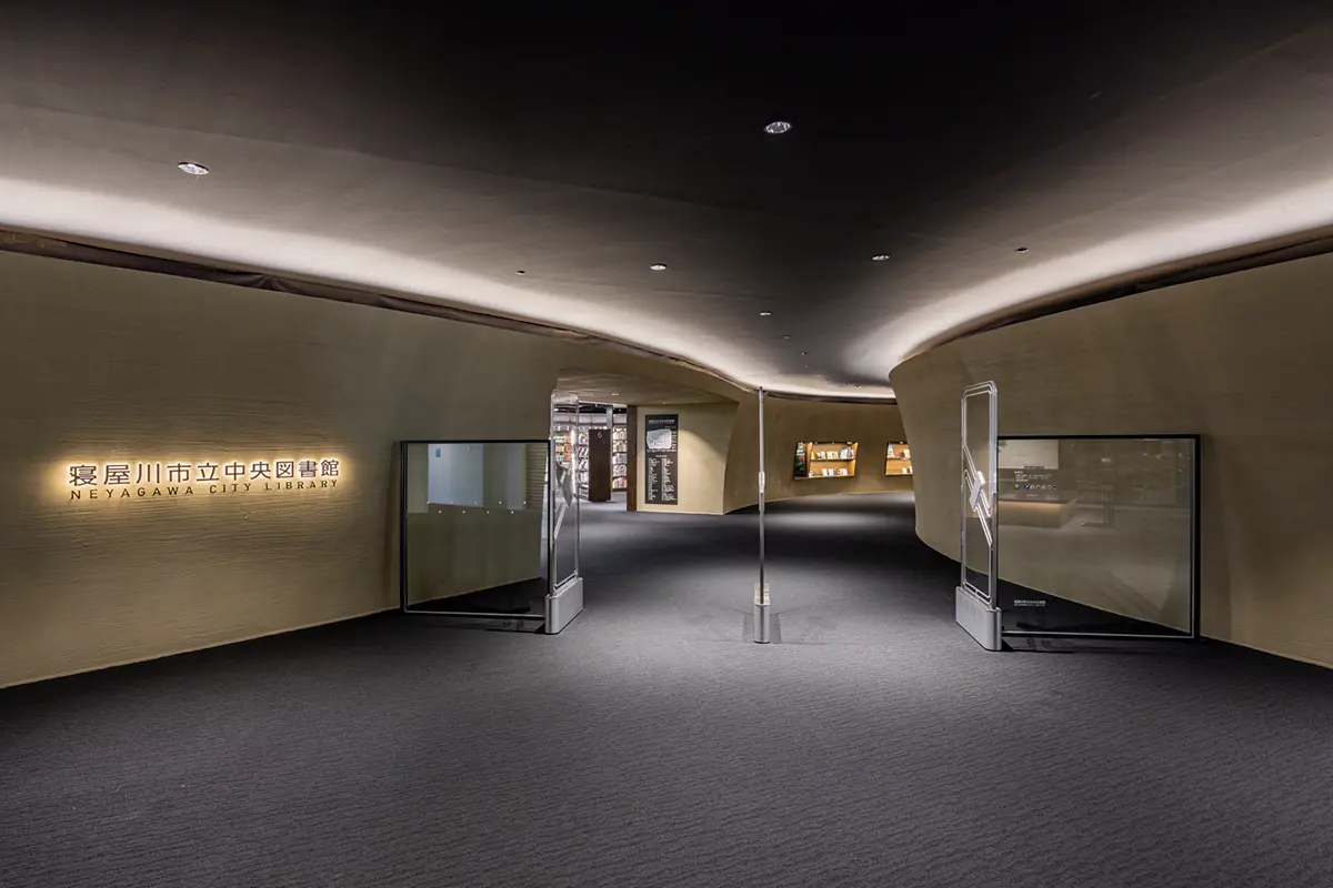 寝屋川市立中央図書館