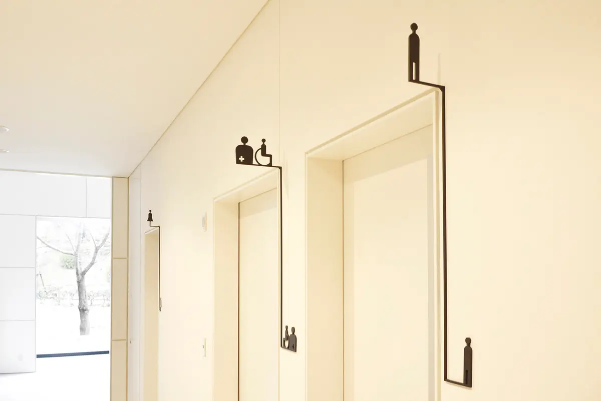 同志社大学京田辺キャンパス 訪知館 サイン計画