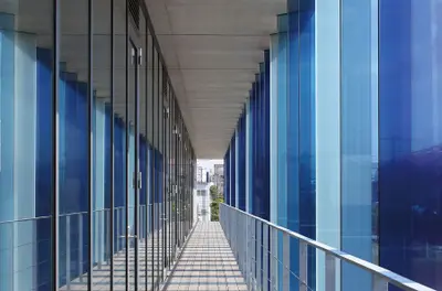 アシックス　スポーツ工学研究所東館