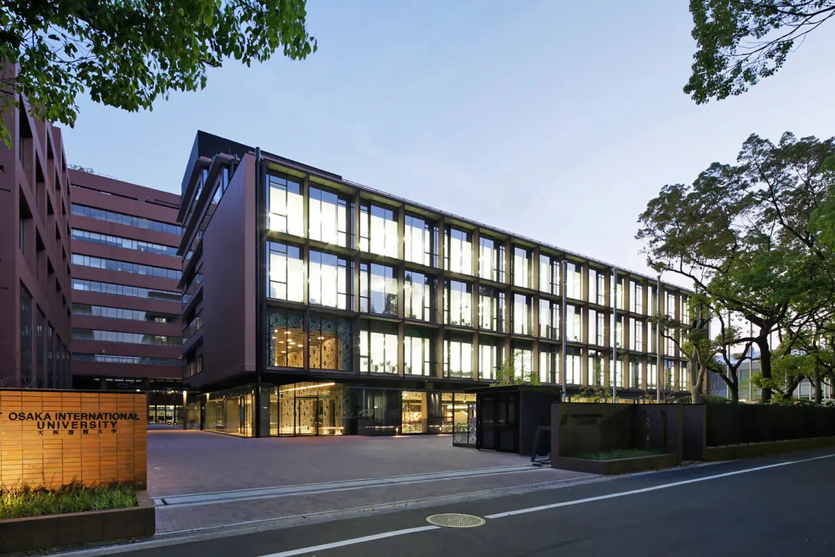 大阪国際大学・短期大学部 １号館