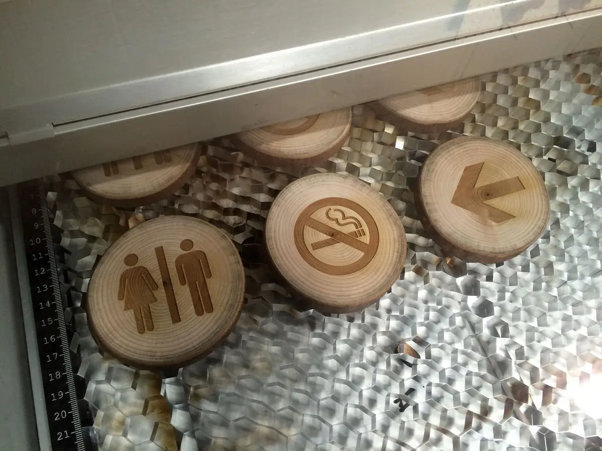 川の上・百俵館 案内サイン