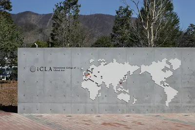 山梨学院大学国際リベラルアーツ学部（ｉＣＬＡ）棟 サイン計画