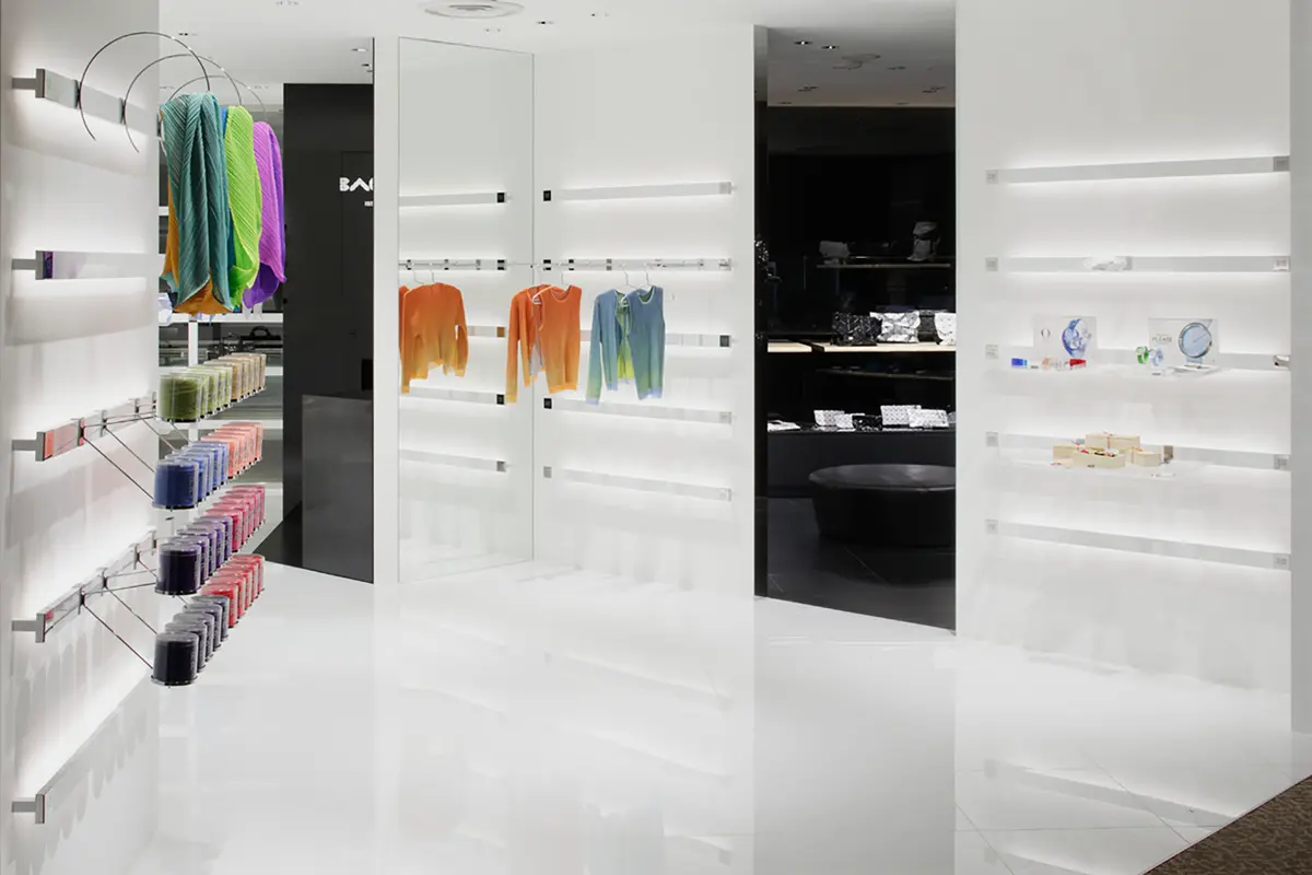 PLEATS PLEASE ISSEY MIYAKE 成田空港