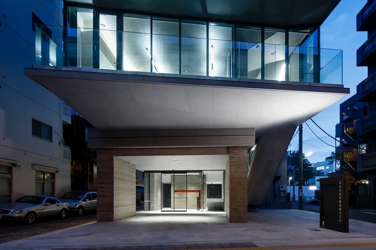 長谷川体育施設本社ビルサイン計画