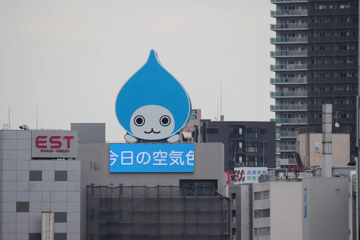 シログチビル屋上広告塔「大ぴちょんくん」