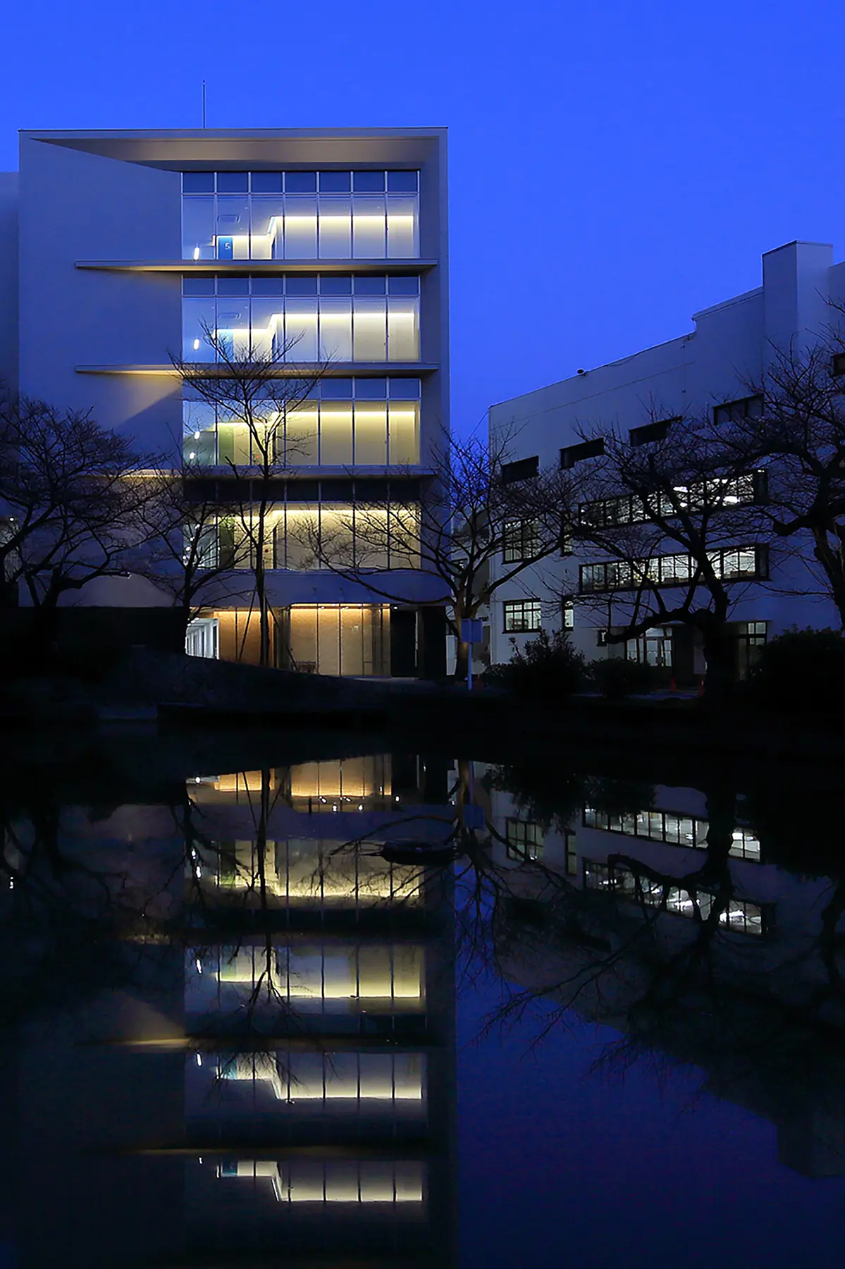 神戸薬科大学８号館