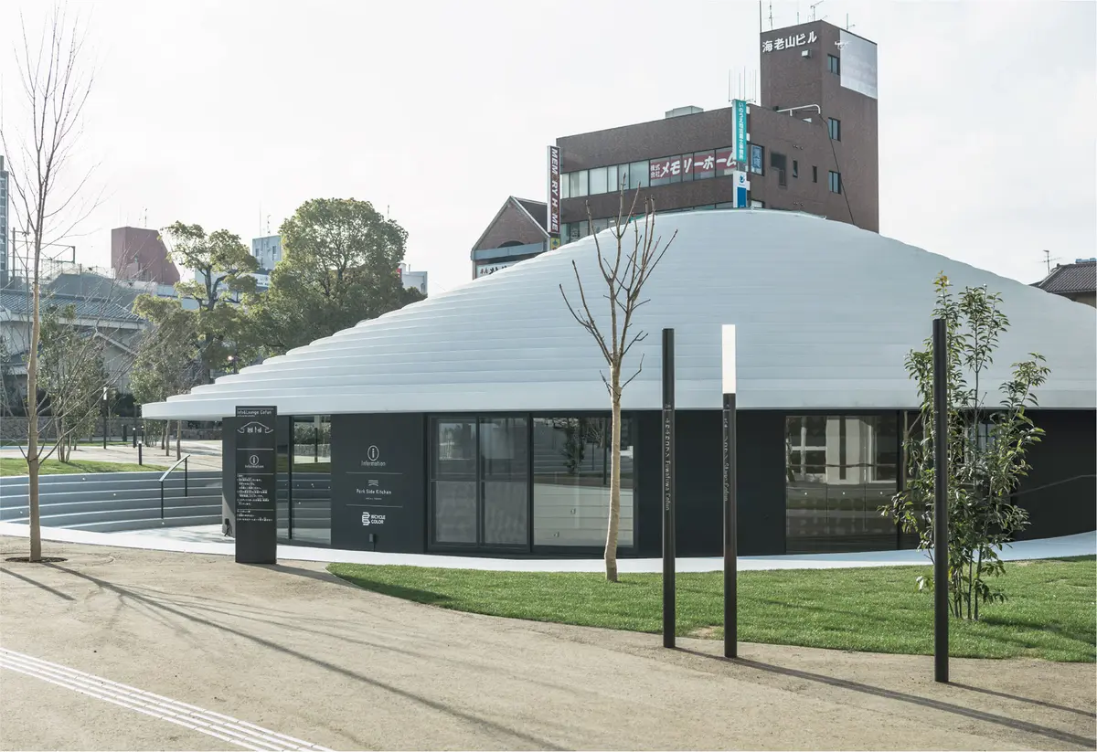 天理市駅前広場　コフフン