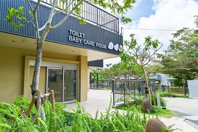 沖縄こどもの国　爬虫類館トイレサイン